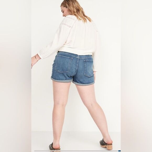 NWT Old Navy Plus Size OG Straight High Rise Denim Cuffed Shorts Distressed - 3X - Picture 2 of 9